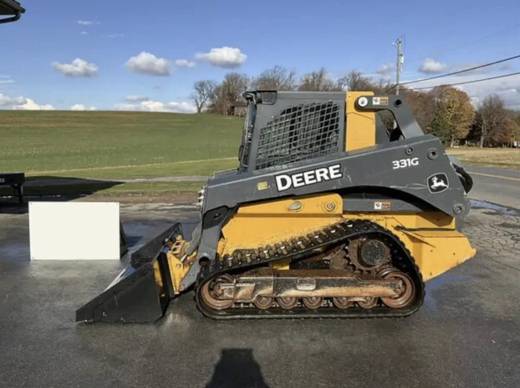 2017 John Deere 331G