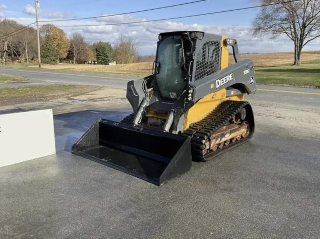 2017 John Deere 331G