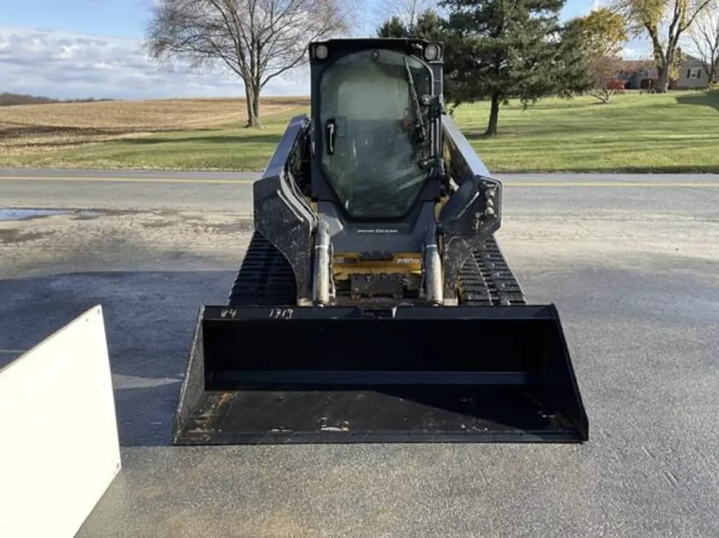 2017 John Deere 331G