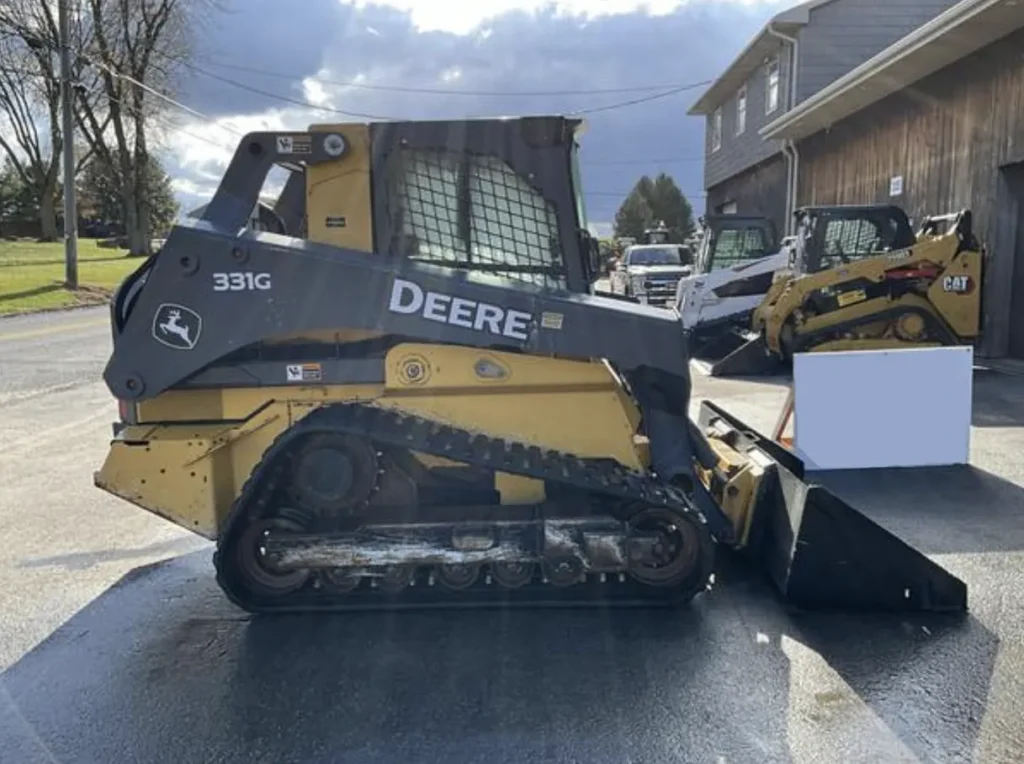2017 John Deere 331G